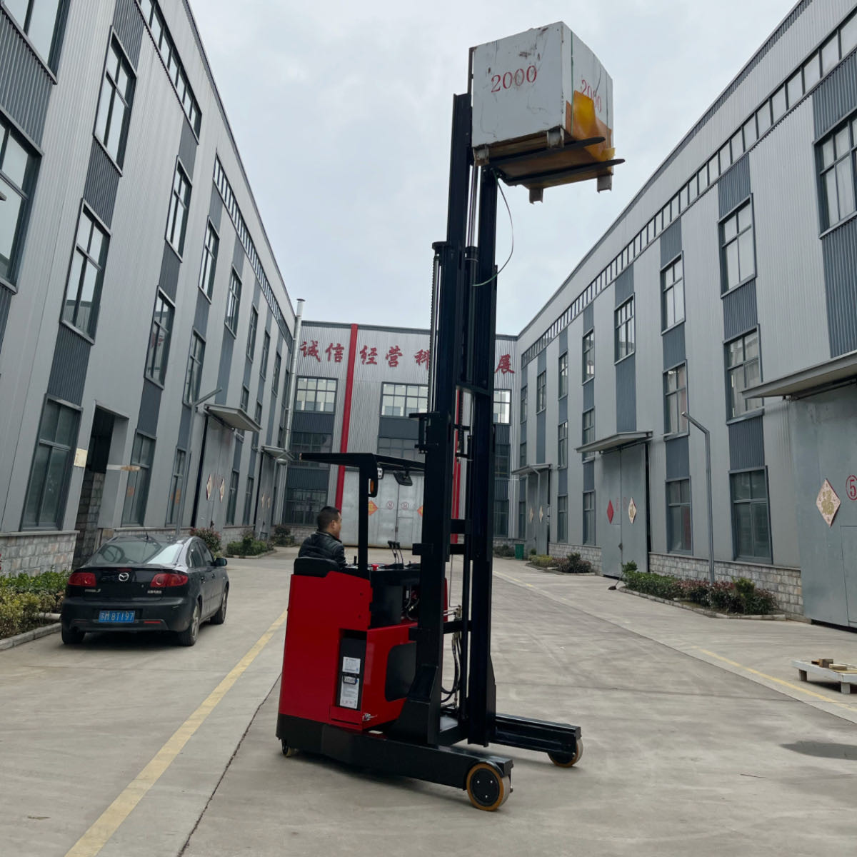 1.5t 2t Electric Supermarket Reach Forklift Truck Stacker 24v Ac Motor Stand On